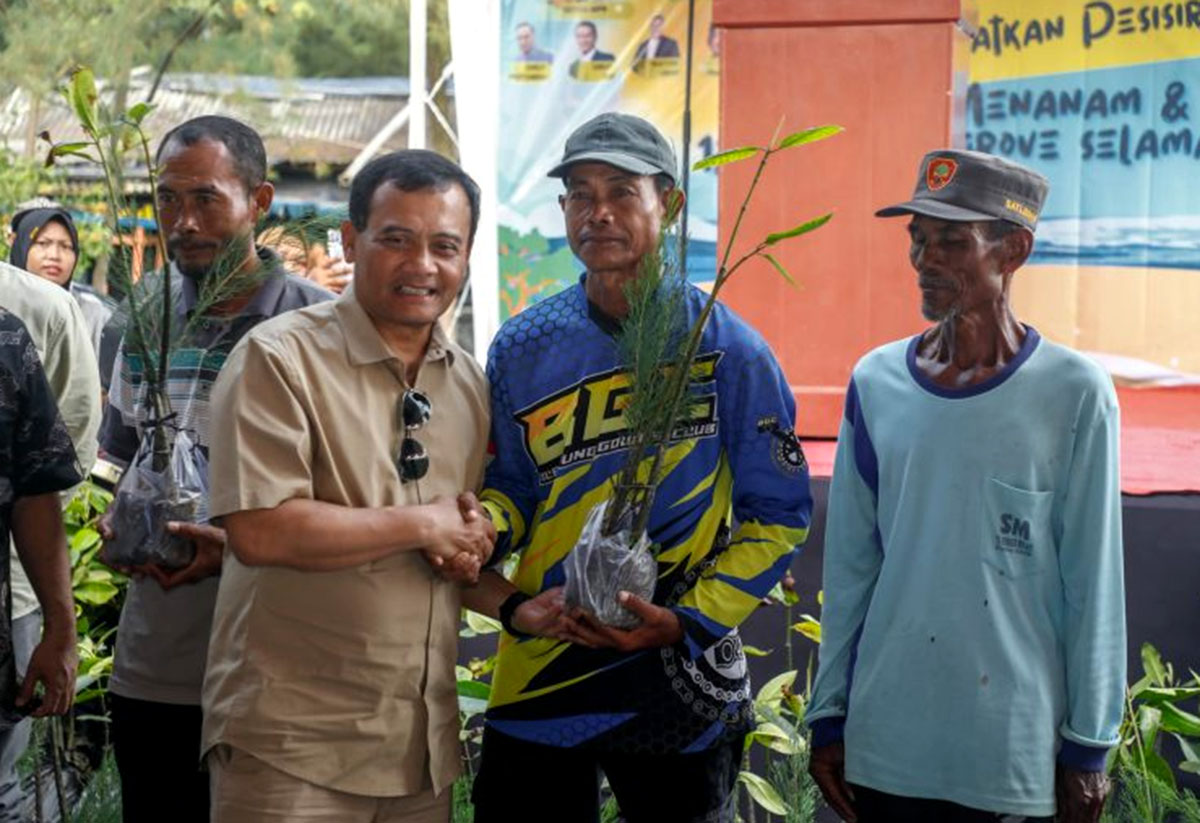 Atasi Rob Kawasan Pesisir, Gubernur Jateng Minta Bupati - Wali Kota Lakukan Ini