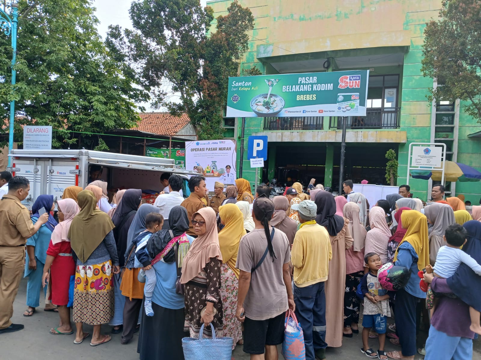 Stabilkan Harga, Pemkab Brebes Jual 400 Paket Sembako Murah
