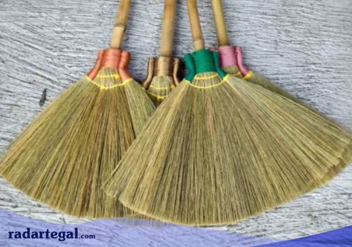 Jarang Ada yang Tahu, Mitos Menyapu di Malam Hari Ternyata Ada Asal Usulnya