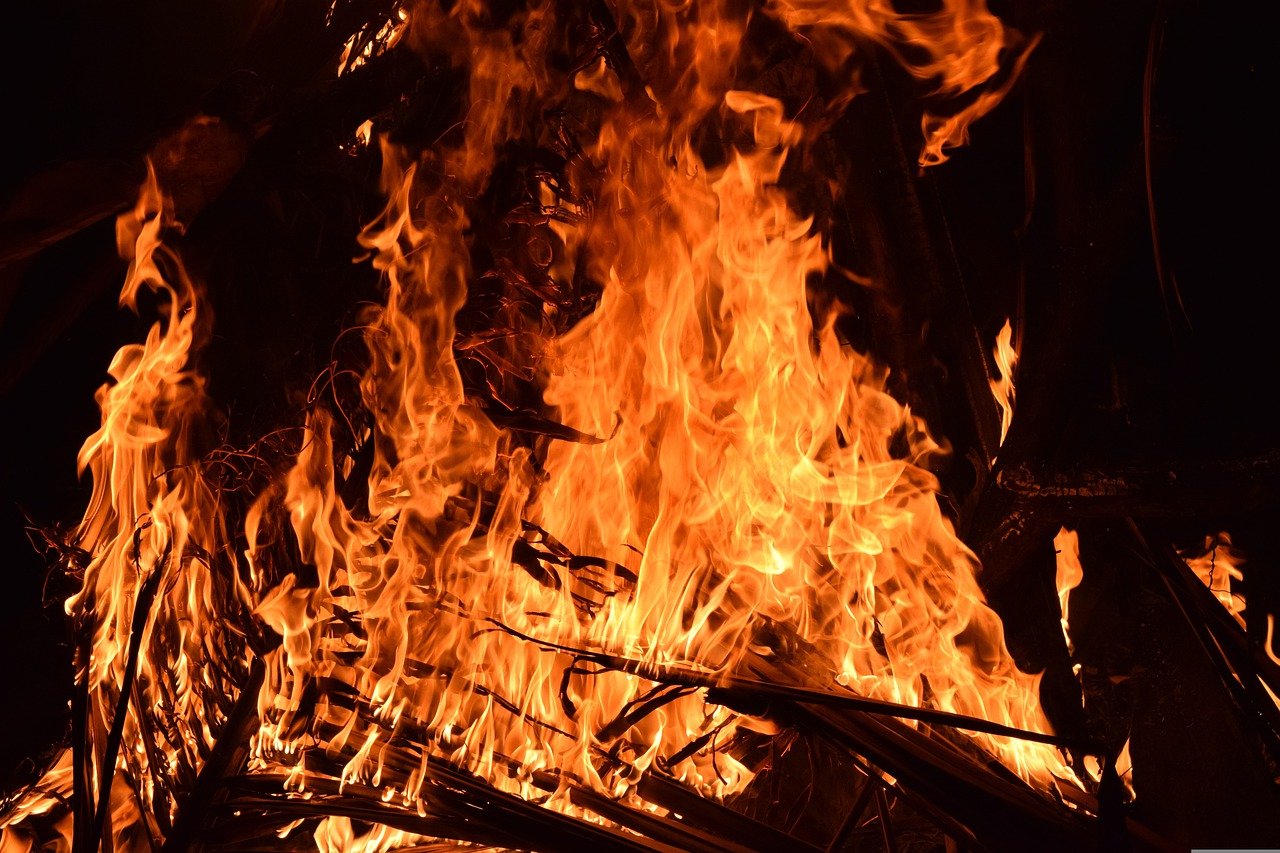Kerugian Rp4 Miliar, 30 Rumah Adat di Kampung Uma Kahumba Habis Terbakar