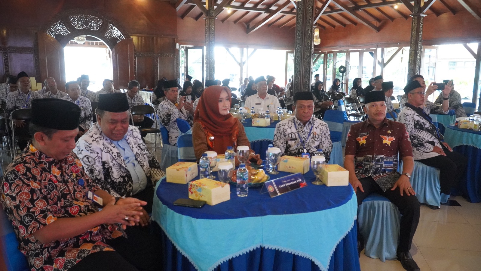 Wakil Wali Kota Tegal Mengapresiasi Para Guru saat Hadiri Konferensi Kerja PGRI