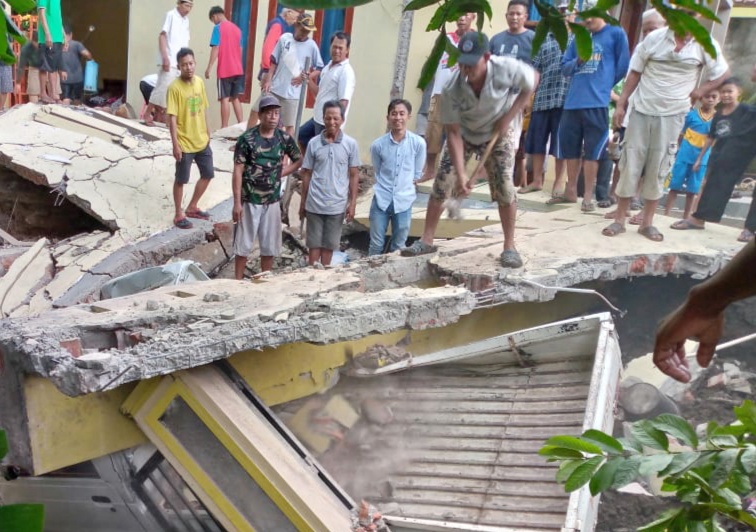 Longsor, Rumah Warga Banjarsari Ambruk, Barang Berharga Tertimbun Reruntuhan Bangunan