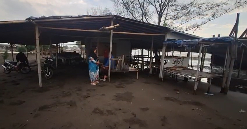 Obyek Wisata Parin Brebes Terancam, Puluhan Warung Rusak Diterjang Gelombang Tinggi