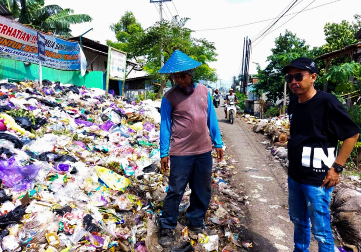 Sidak TPS Pelutan Pemalang, DPRD Geram Lihat Sampah Mengular 10 Meter di Pinggir Jalan