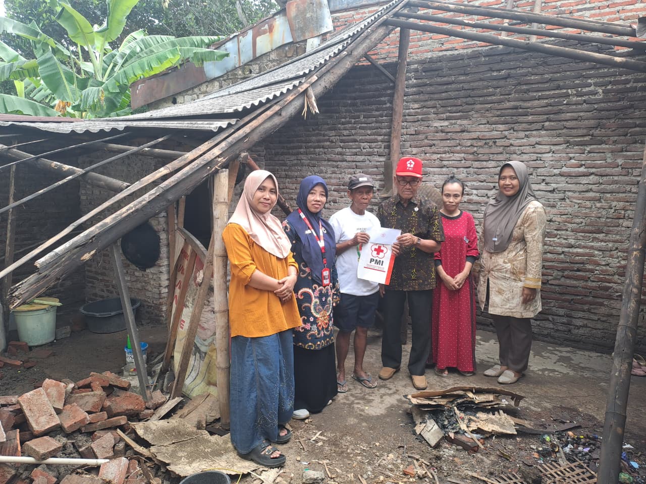Berdiri di Kaki Gunung Slamet, Rumah Warga Buniwah Tegal Ambruk Diterjang Angin Kencang