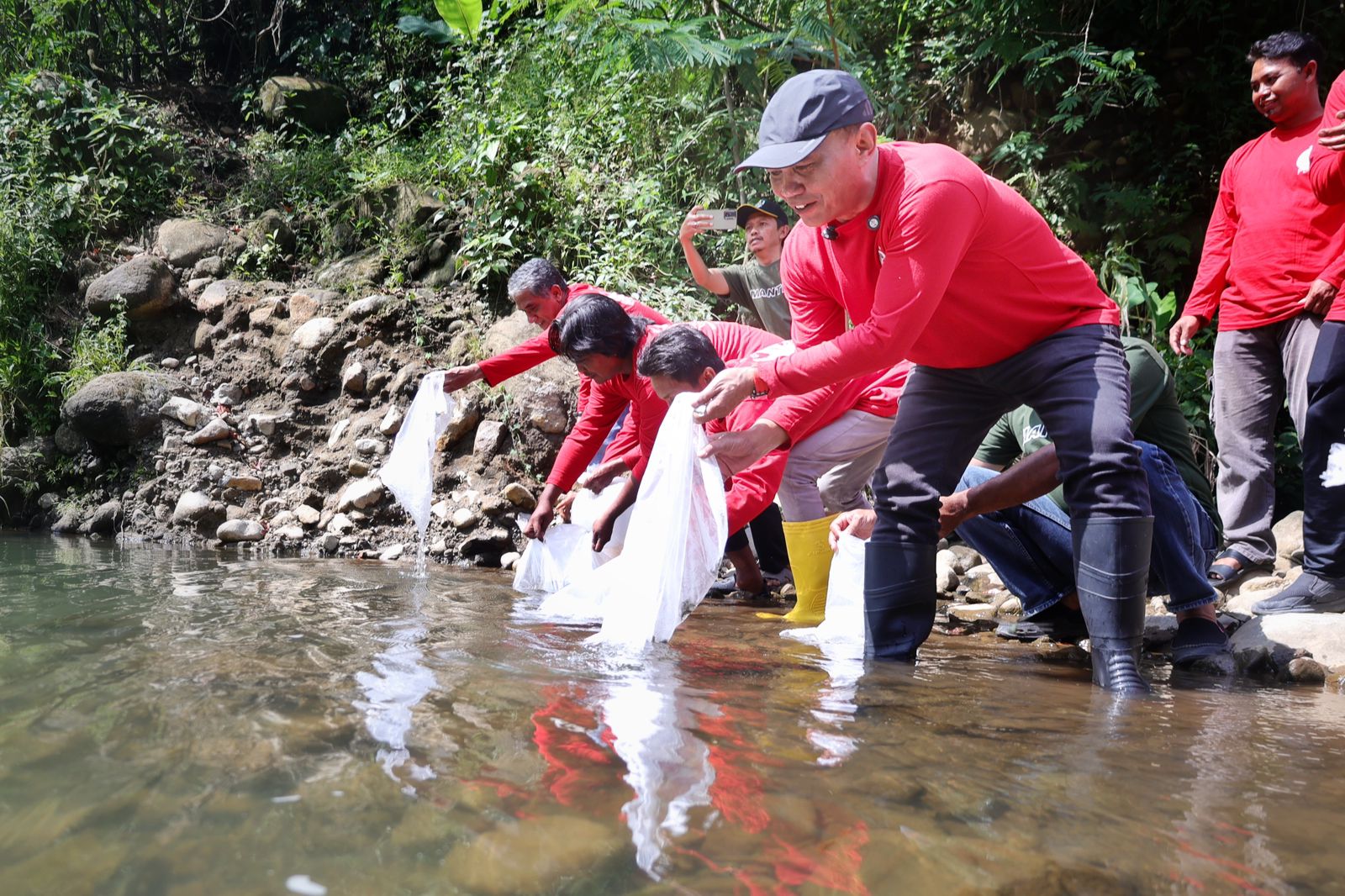 Ketua DPRD Jateng Gelar Tanam Pohon dan Tebar Benih Ikan di Karangpandan
