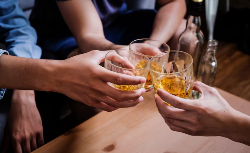 5 Mitos Minum Alkohol yang Masih Sering Keliru, Begini Kata Pakarnya