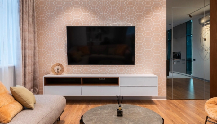Cara Mengatur Tata Ruang Jarak Ideal TV di Dinding dan Menjaga Kesehatan Mata Saat Menonton