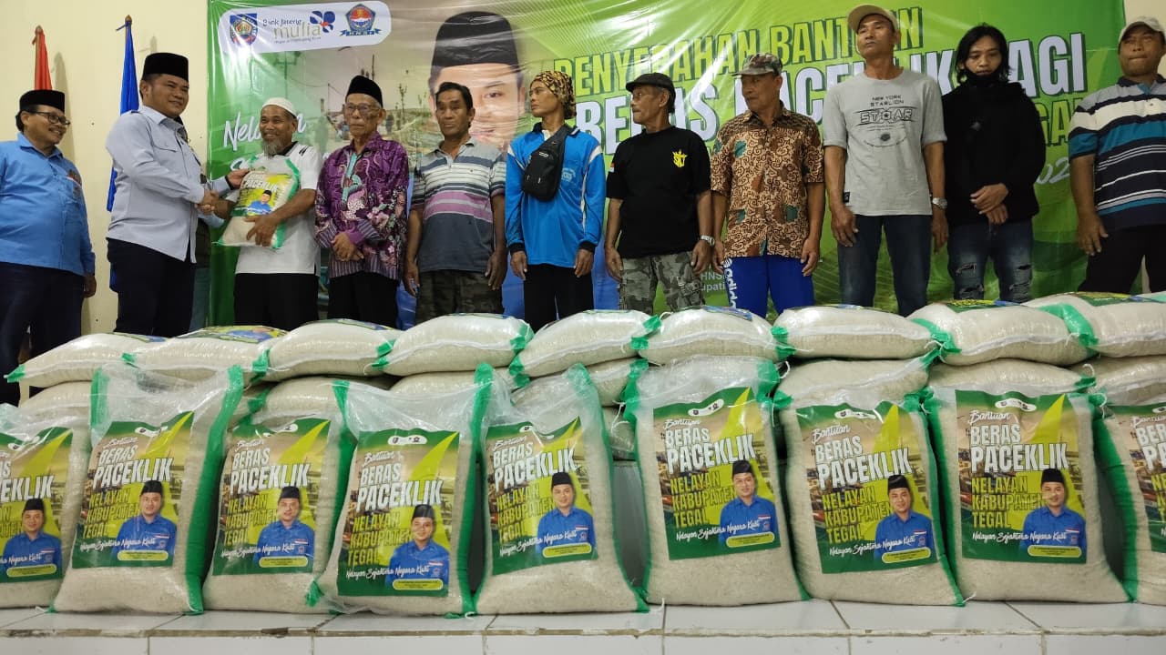 1.333 Nelayan Tegal Terima Beras Paceklik, Bupati: Ini Bukan Solusi Permanen 