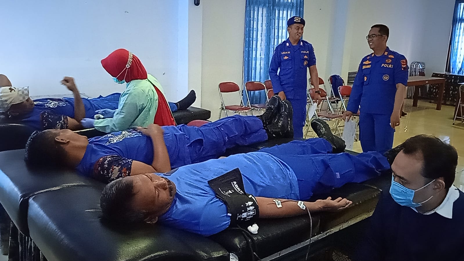 Sumbang Stok, Puluhan Anggota Polisi di Tegal Ikuti Kegiatan Donor Darah 