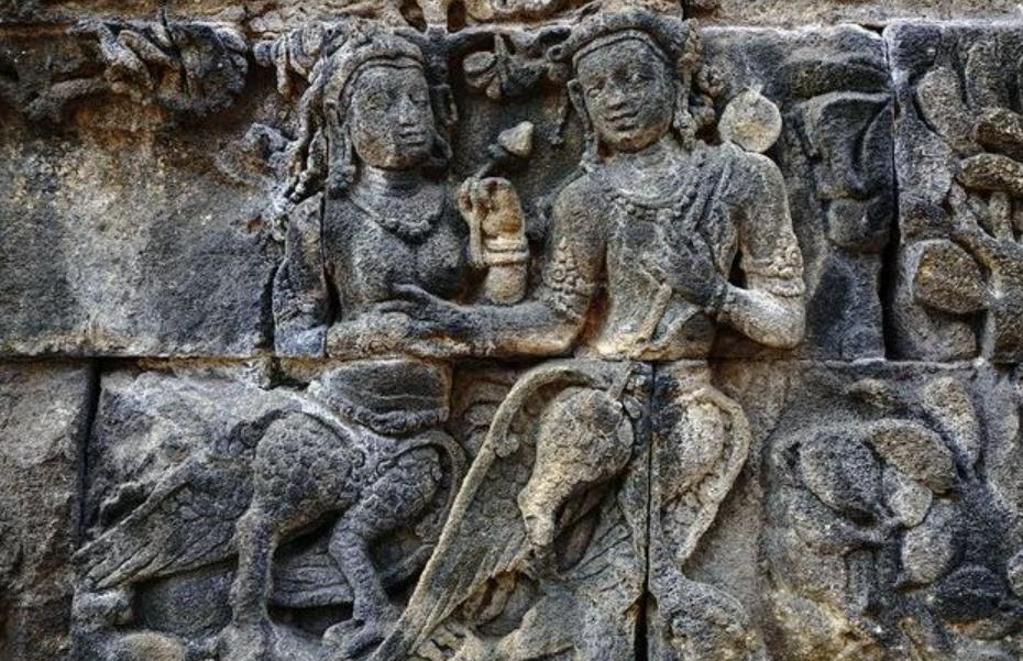 Candi Prambanan dan Borobudur: Bukti Cinta Buta Si Garuda dan Dewi Tara?