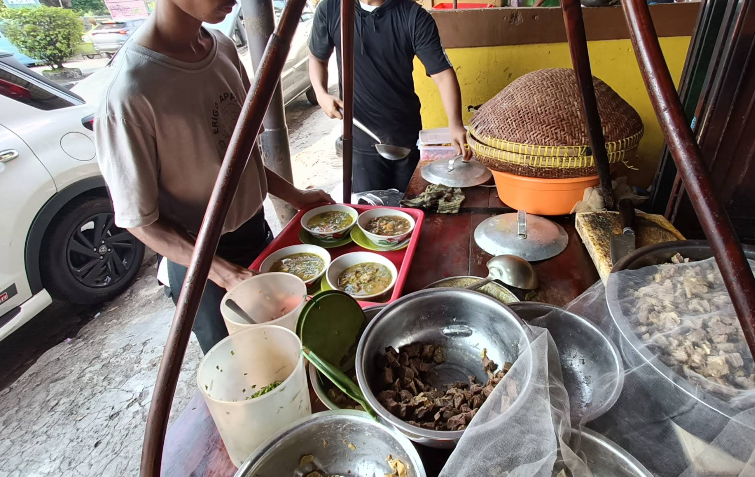 6 Tempat Sarapan Dekat Stasiun Cirebon yang Enak dan Legendaris
