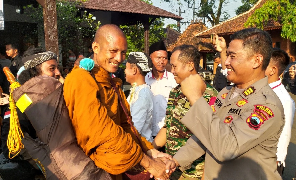 Biksu Thailand Tidak Hanya Jalan Kaki ke Candi Borobudur, Tempat Ini Juga Masuk Jadwal