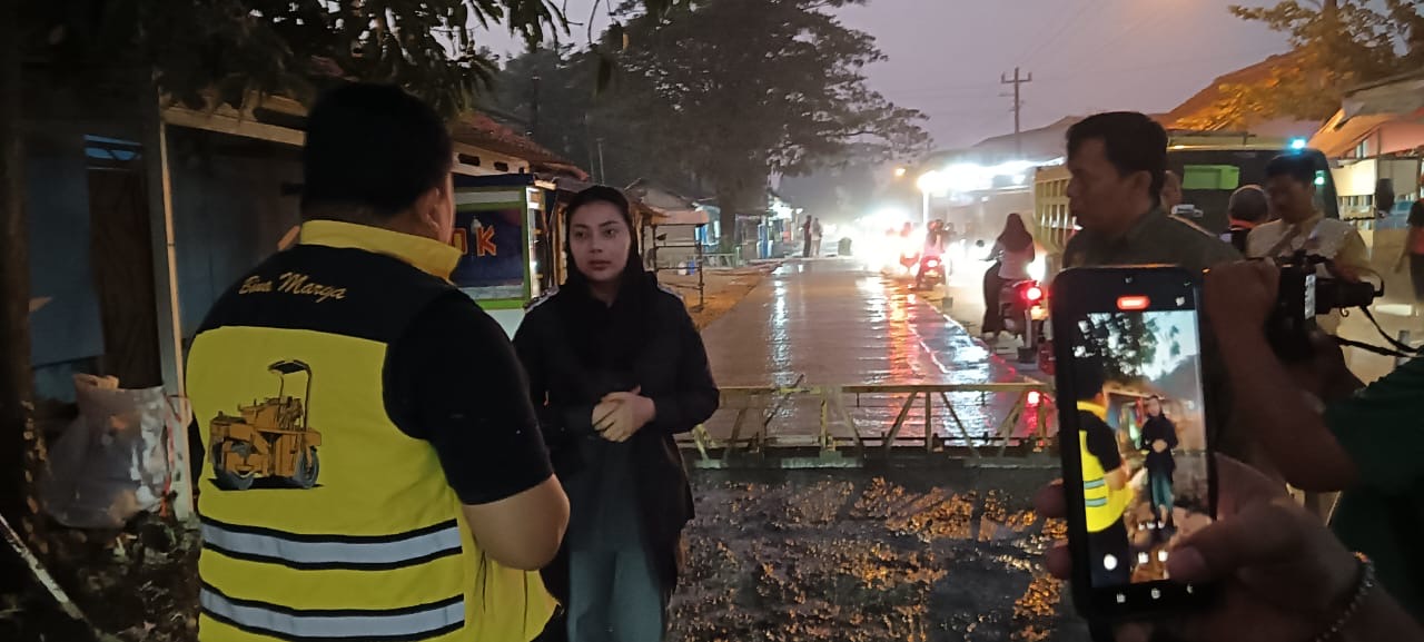 Perbaikan Jalan di Brebes Senilai Rp9 Miliar Ditinjau Bupati Paramitha
