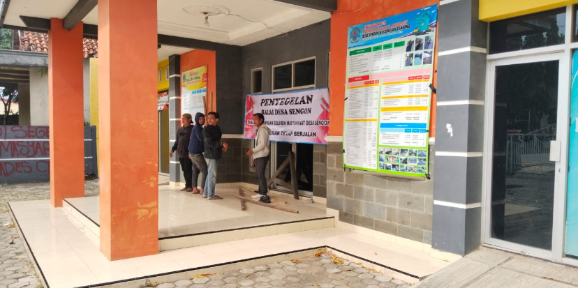 Kantor Desa Sengon Brebes Disegel Warga, Pelayanan Dipindah di Kecamatan