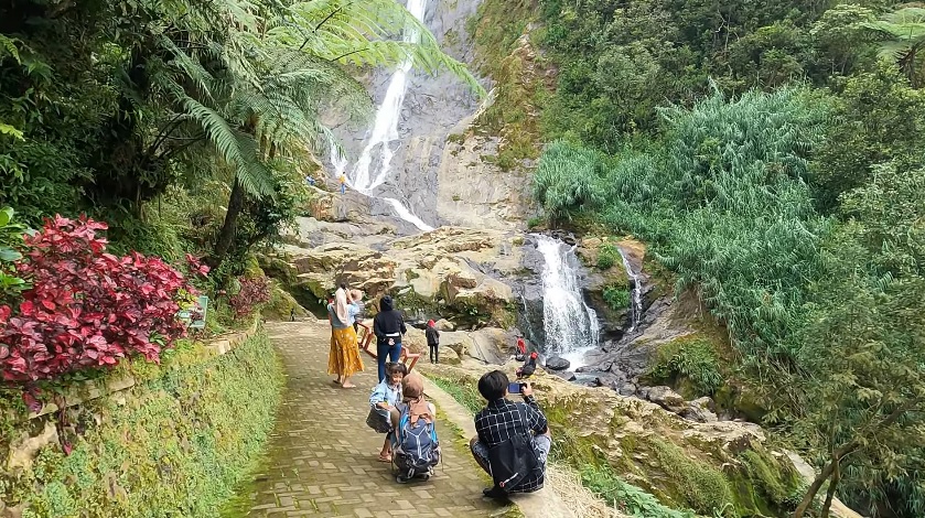 4 Air Terjun Terindah di Wonosobo yang Latarnya Instagramable