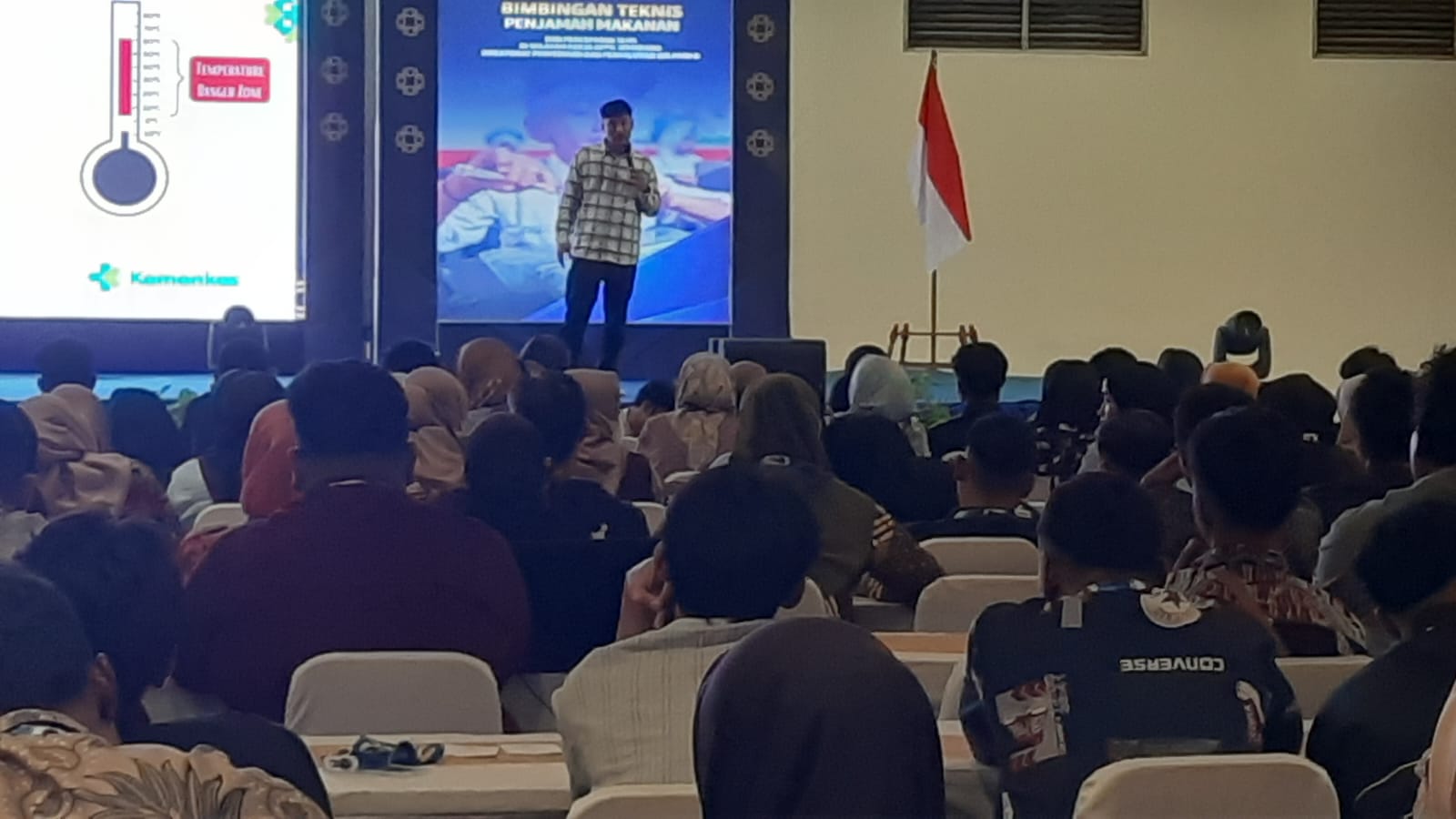 Tingkatkan Kualitas Penyajian Makanan Program MBG, Relawan Dilatih Penjamah Makanan