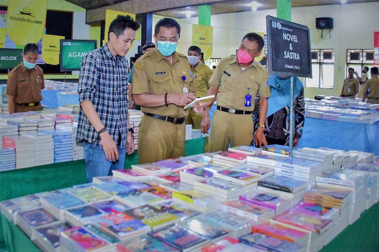 Tumbuhkan Minat Baca, Pemkab Tegal Gelar Bazar Buku Murah di Kota Slawi 