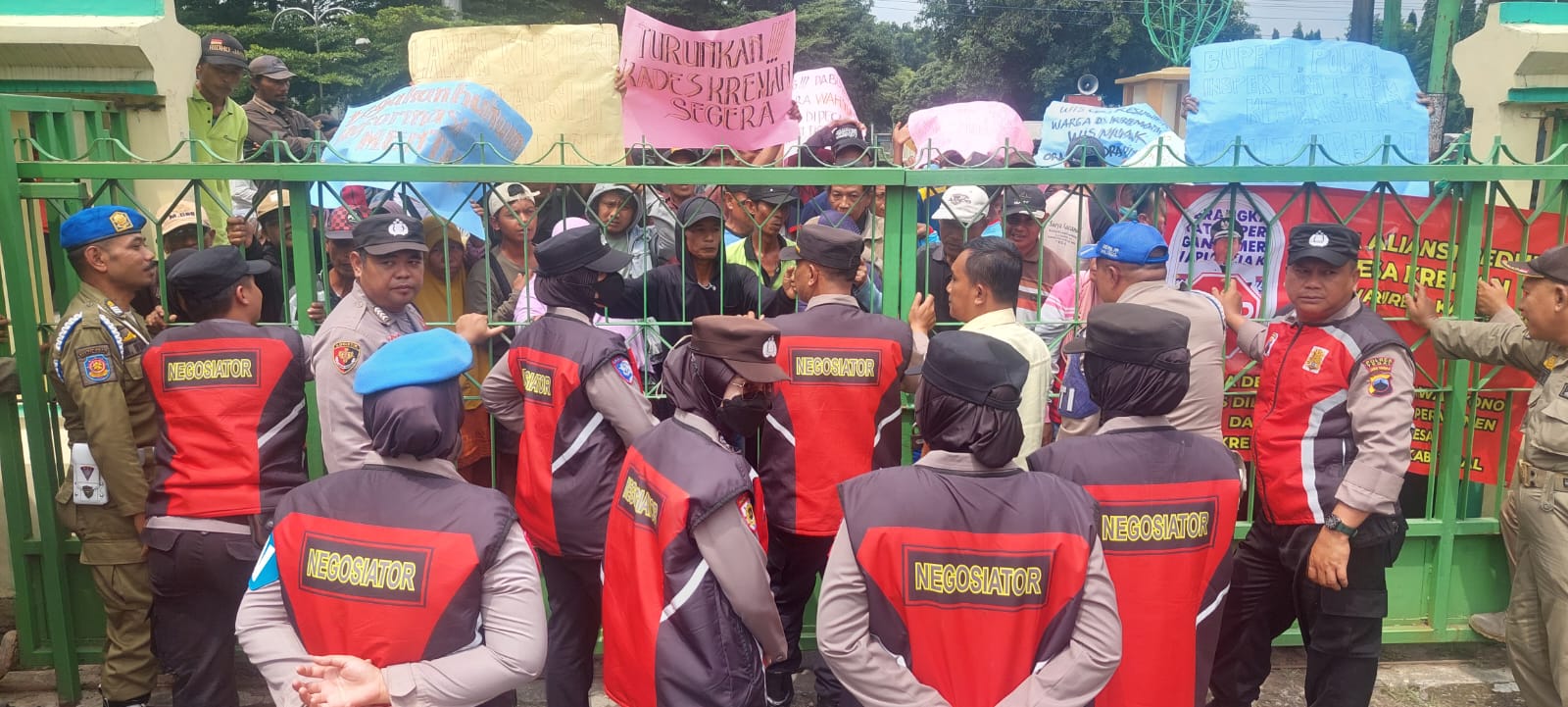 Didemo Warganya untuk Mundur, Ini Jawaban Kades di Kabupaten Tegal 
