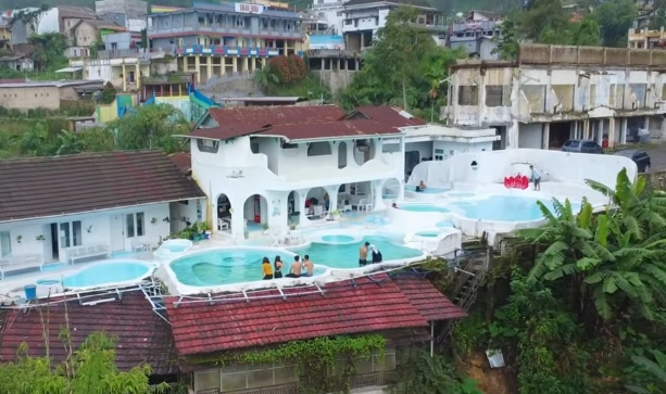 Berendam di Onsen Omahe Banyu Anget, Konsep ala Yunani nan Romantis