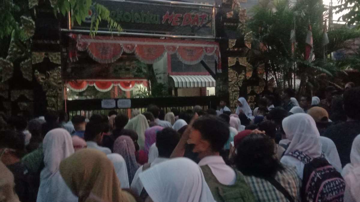 Demi Masuk Sekolah Favorit, Wali Murid di Brebes Rela Datang Sejak Subuh 