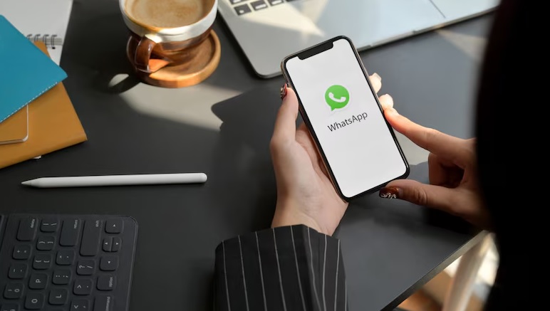 6 Trik Dapat Uang Ratusan Ribu di WhatsApp yang Jadi Favorit Gen Z