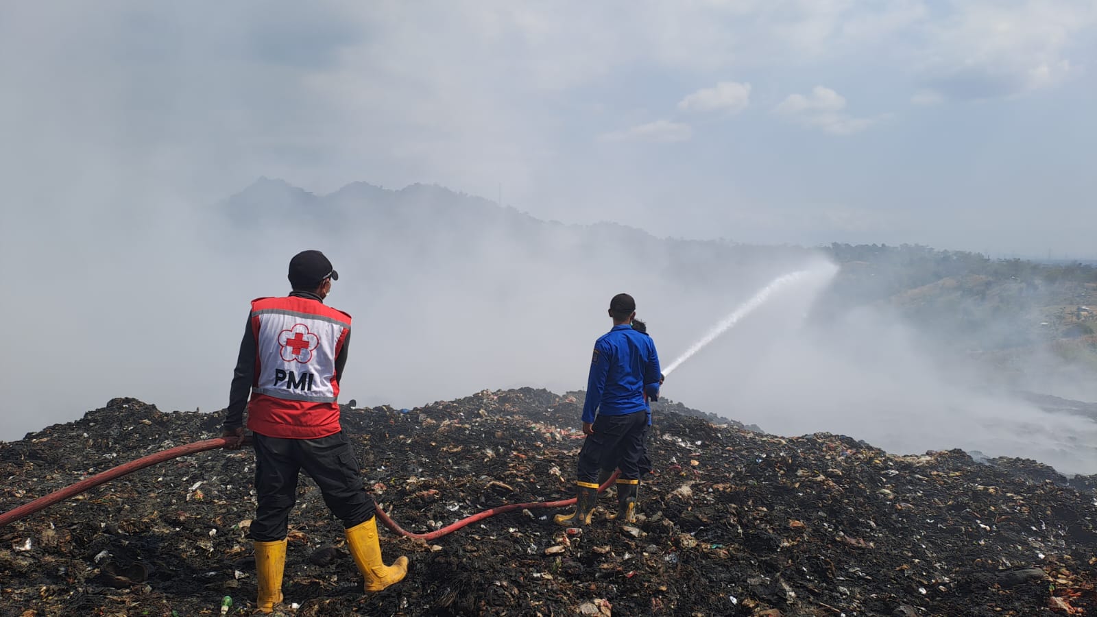 Api di TPA Penujah Kabupaten Tegal Tidak Kunjung Padam, Sejumlah Warga Diungsikan 