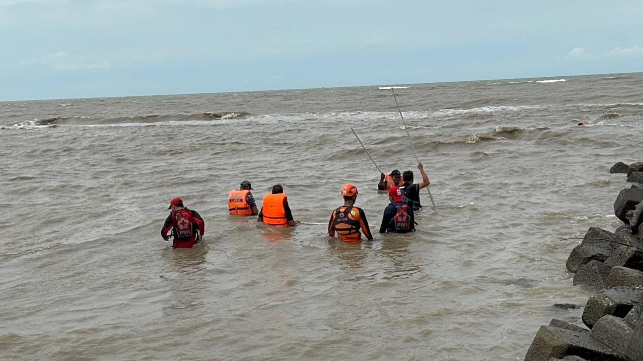 Pemuda di Tegal Hilang saat Berenang di Laut Larangan