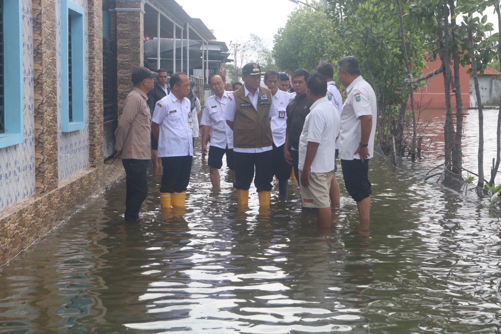 Dikepung Banjir di Tegal, SMP Negeri 12 Liburkan Siswanya