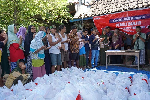Telkomsel Salurkan Bantuan Bagi Masyarakat Terdampak Banjir Grobogan