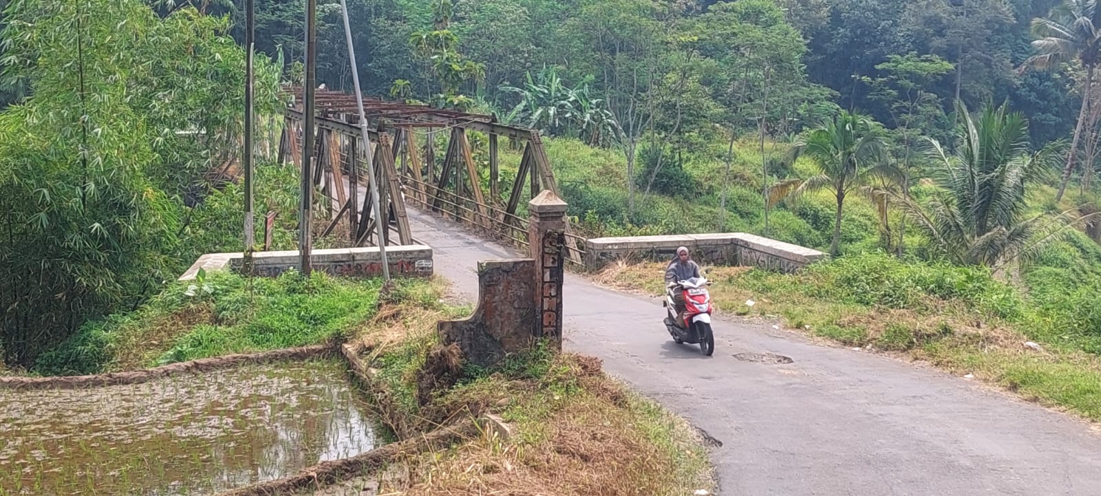 Awas! Jembatan Kalierang Bojong Rawan Ambruk, Warga Harap Pemkab Tegal Segera Lakukan Perbaikan