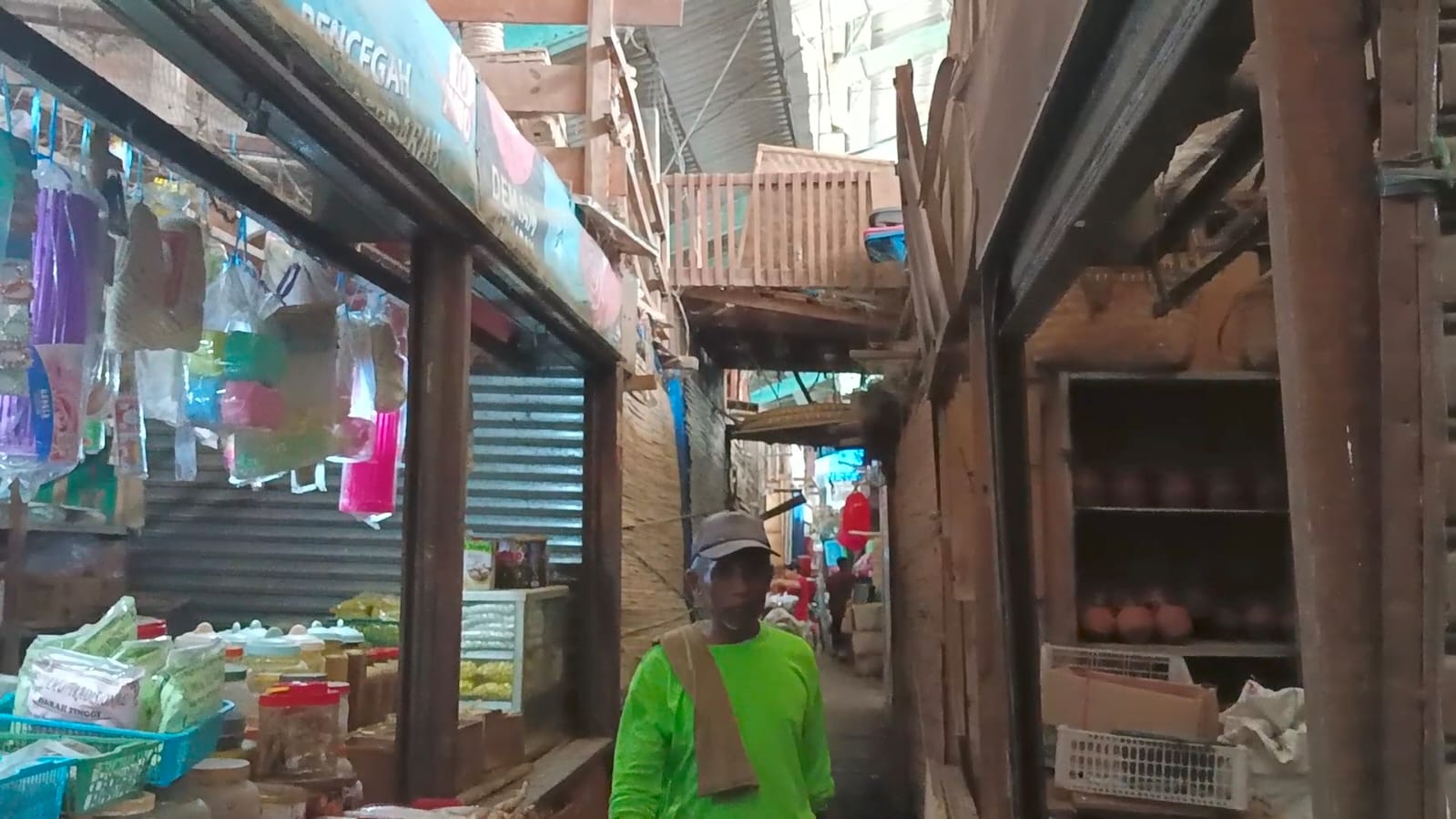 Pemilik Kios Pasar Induk Brebes Keluhkan Kondisi Bangunan