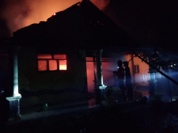 Diduga Akibat Permainan Lampion, Rumah Warga Luwungragi Brebes Ludes Terbakar