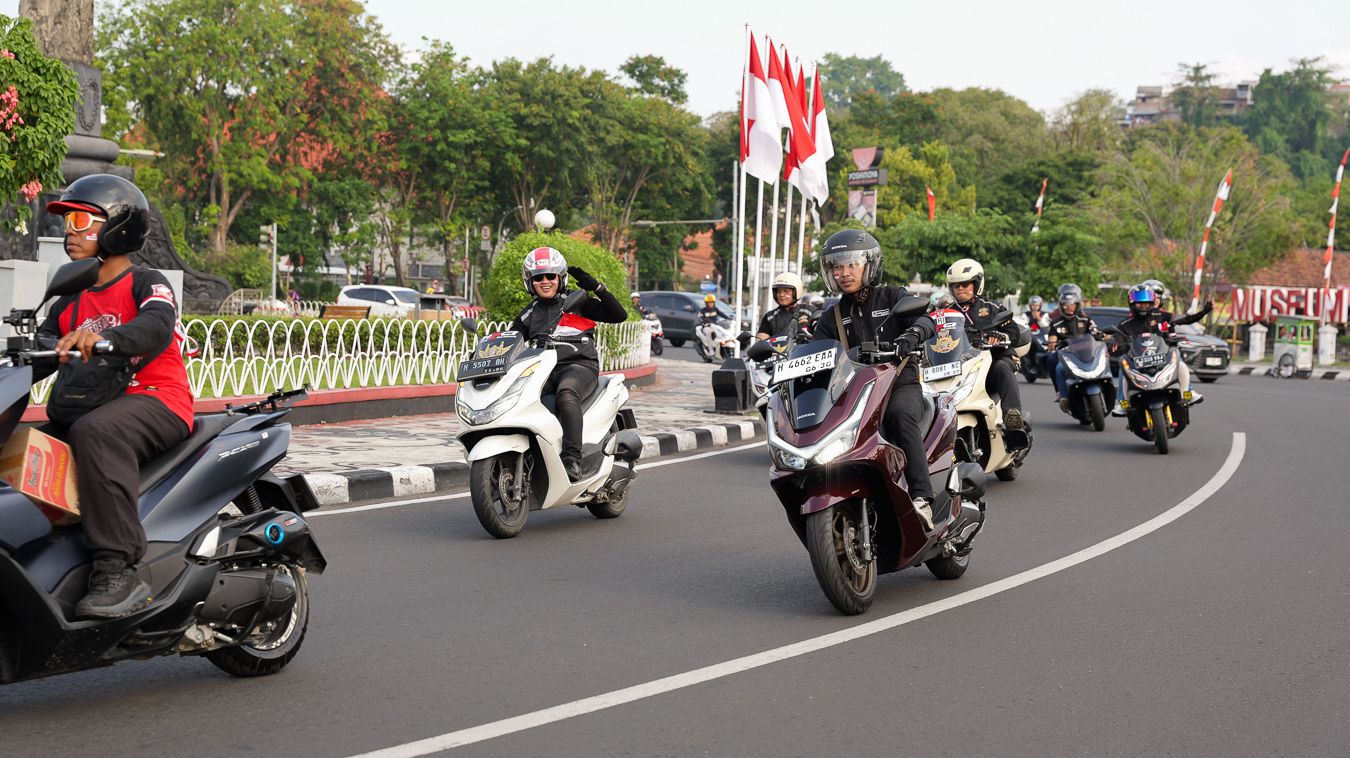 Konvoy Merdeka Merah Putih, 45 Pengendara Honda PCX Kelilingi Kota Semarang 