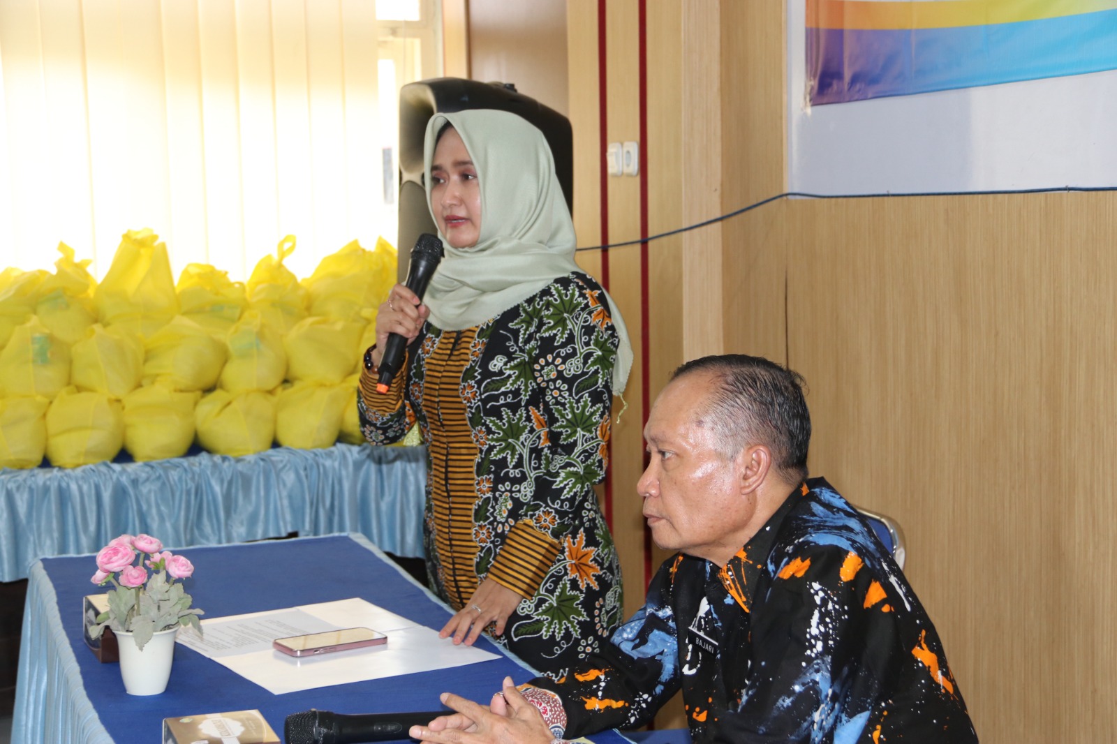 Penyandang Disabilitas Ganda di Tegal Terima Bantuan Sembako