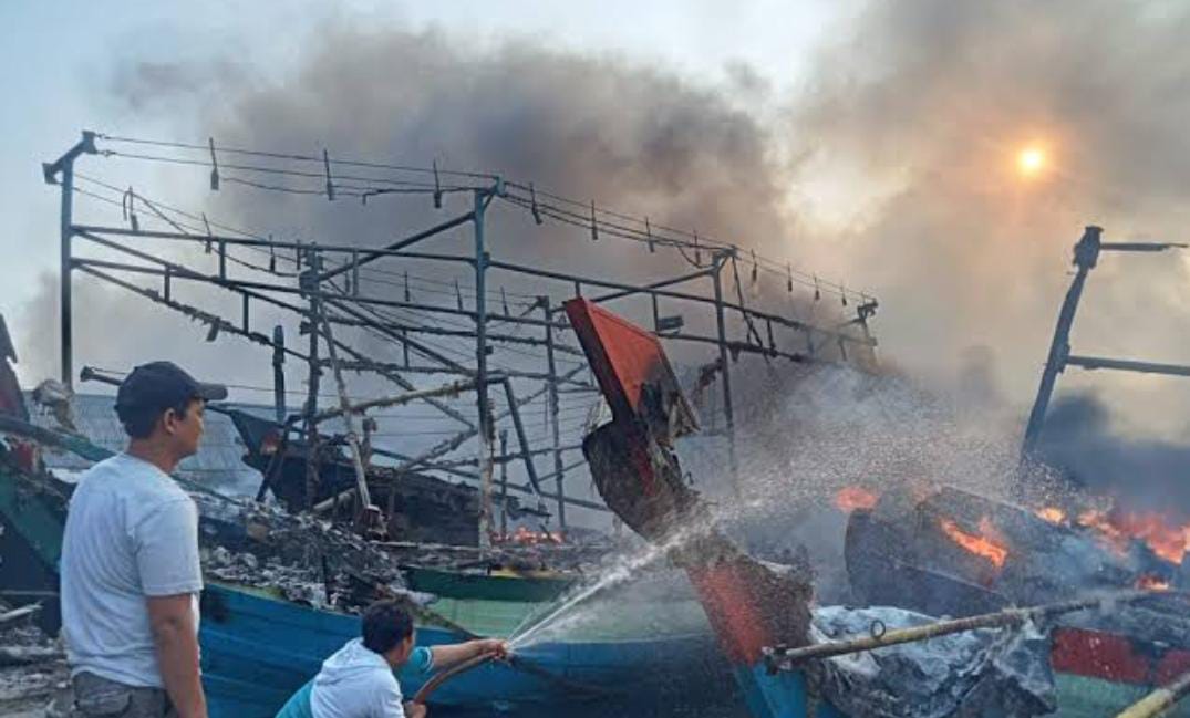 Kebakaran Pelabuhan Jongor Tegal Disebut Musibah Terbesar, HNSI Jateng Sedih dan Prihatin