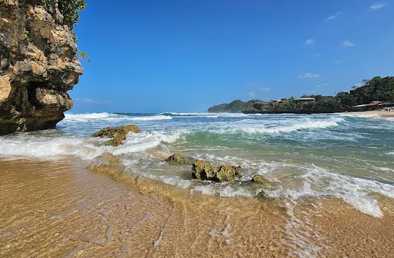 7 Pantai Murah di Jogja yang Mirip Bali, Indah tapi Ramah di Kantong