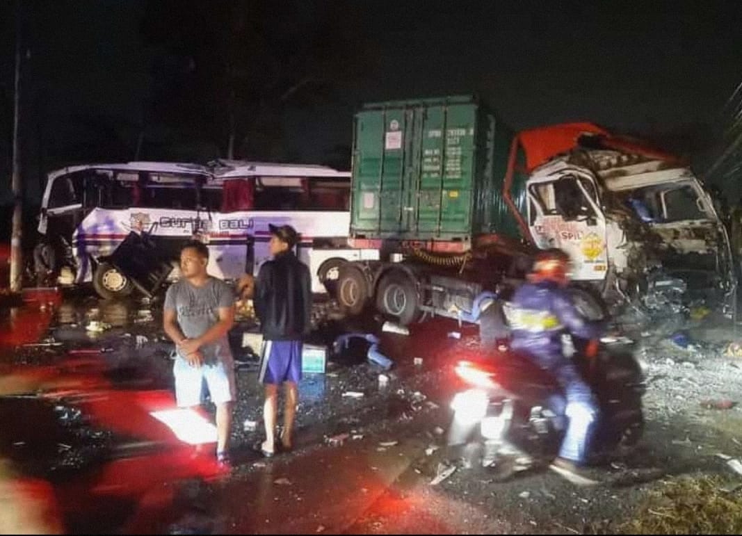 Diduga Rem Blong, Truk Tronton Picu Tabrakan Beruntun di Pati, Sejumlah Korban Terluka 