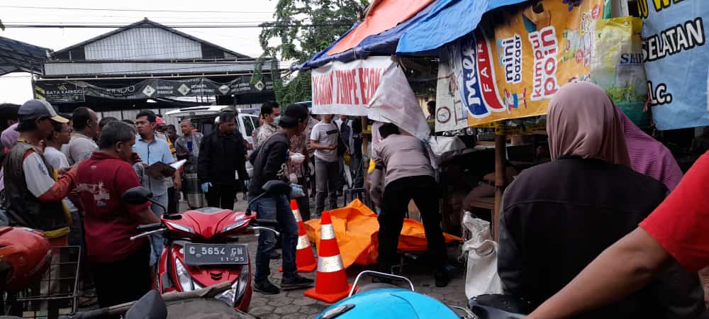 BREAKING NEWS, Mayat Berjenis Kelamin Pria Ditemukan Tergeletak di Pasar Randugunting Tegal