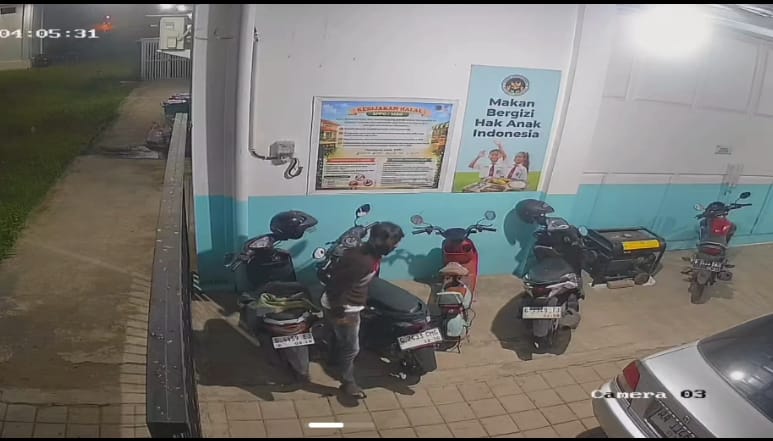 Apes! Motor Relawan SPPG di Bumiayu Brebes Digasak Maling, Aksinya Terekam CCTV