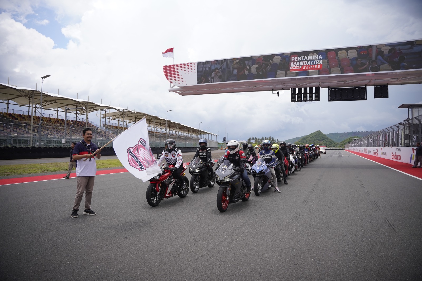 Luar Biasa! Astra Motor Jateng Ajak 15 Bikers Honda CBR250RR ke Mandalika  