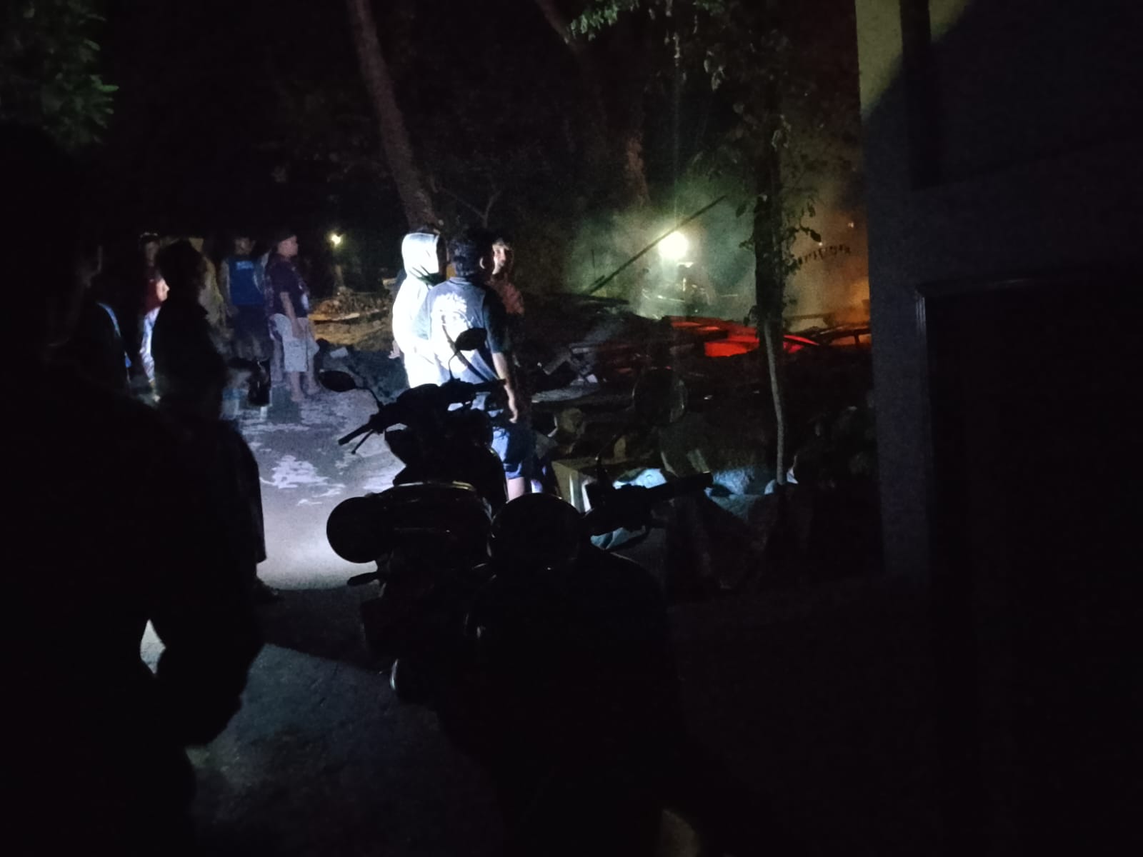 Rumah Kayu di Dermasuci Tegal Terbakar, Akses Curam Sempat Hambat Damkar