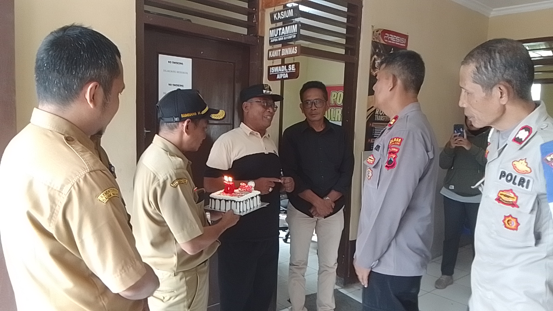 Kue Tart HUT Bhayangkara ke-79 Camat untuk Kapolsek Belik Pemalang