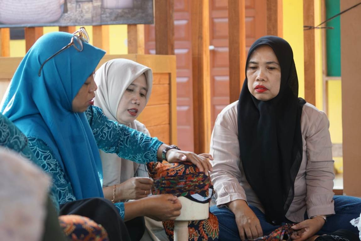 Upaya Desa Tembok Luwung Hidupkan Kembali Iket Bebed Khas Tegal