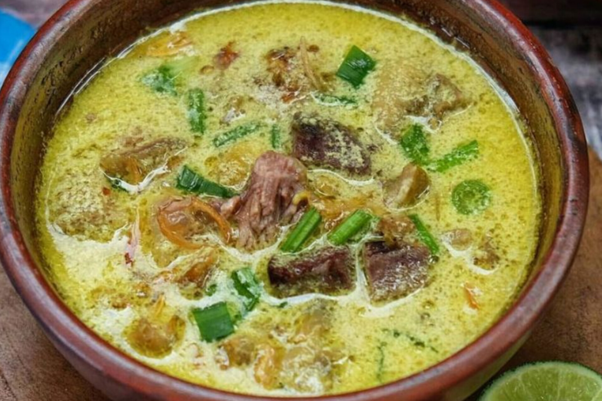 Kulineran di Jalur Pantura: 5 Makanan Khas Cirebon, Brebes, dan Tegal yang Bikin Ketagihan 