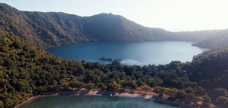 Mitos Pulau Satonda Konon Terkutuk dan Tak Boleh Ditempati