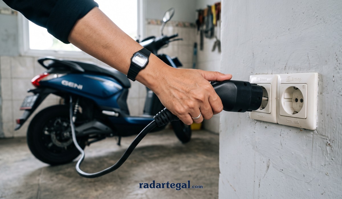 Lupa Cabut Charger Motor Listrik, Apa yang Terjadi? Cek Risiko & Bahayanya!