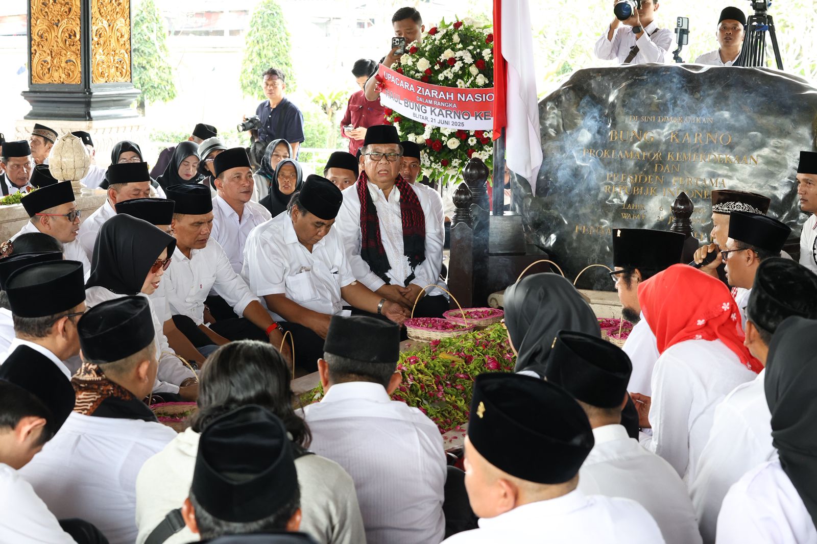 2.000 Kader PDI Perjuangan Jateng Ziarah ke Makam Bung Karno