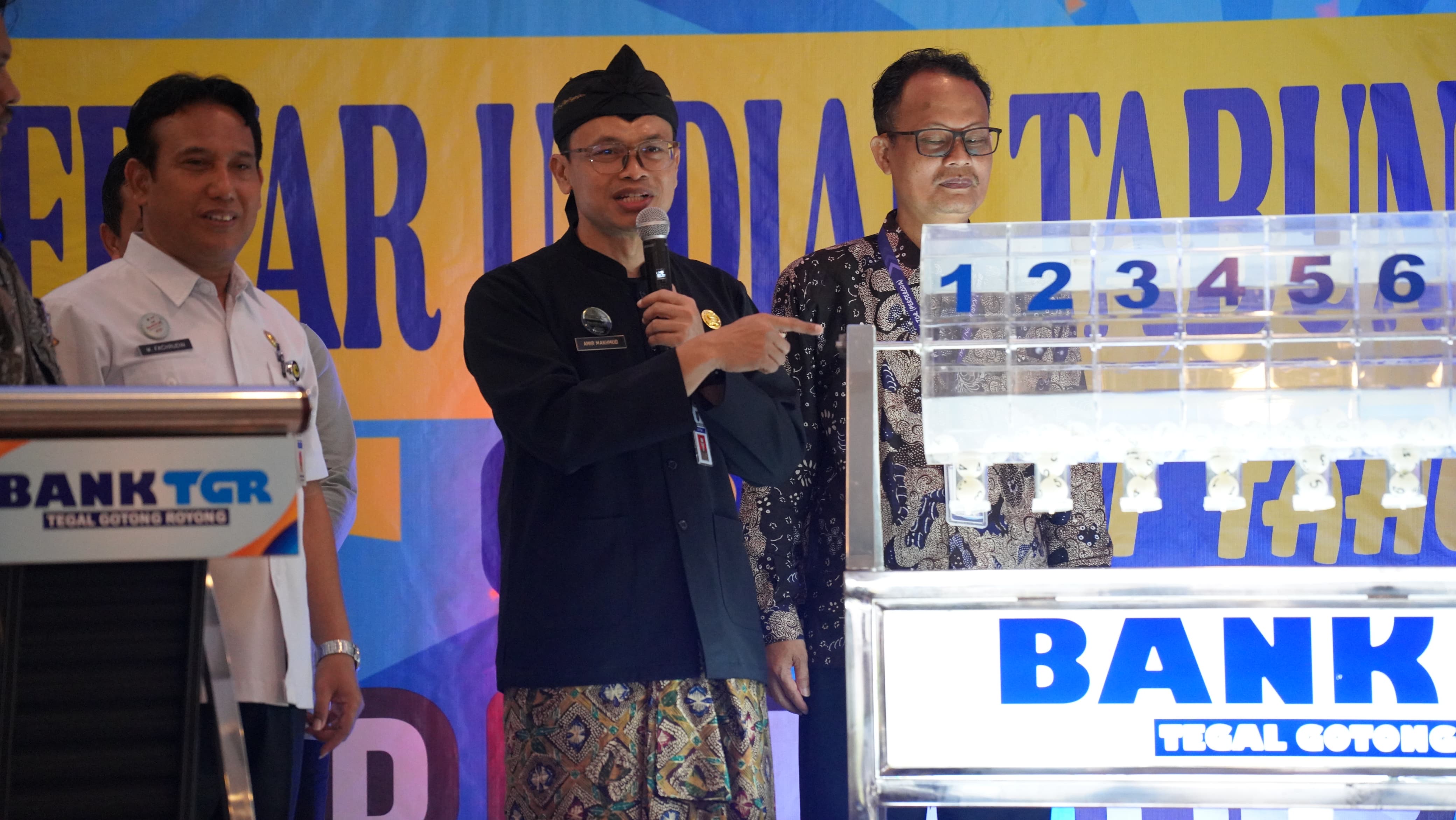 Beruntung, Warga Kedungsukun Kabupaten Tegal Dapat Mobil Ayla dari Bank TGR