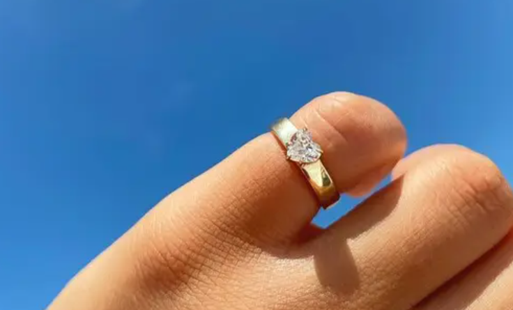 Mitos Memakai Cincin di Jari Kelingking Kanan, Katanya...